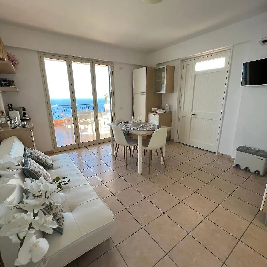 La Baia Delle Sirene Luxury Apartment Letojanni 0*,