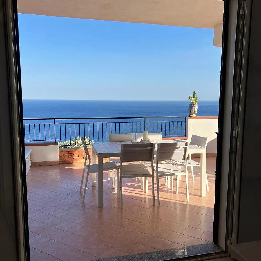 La Baia Delle Sirene Luxury Apartment Letojanni 0*,